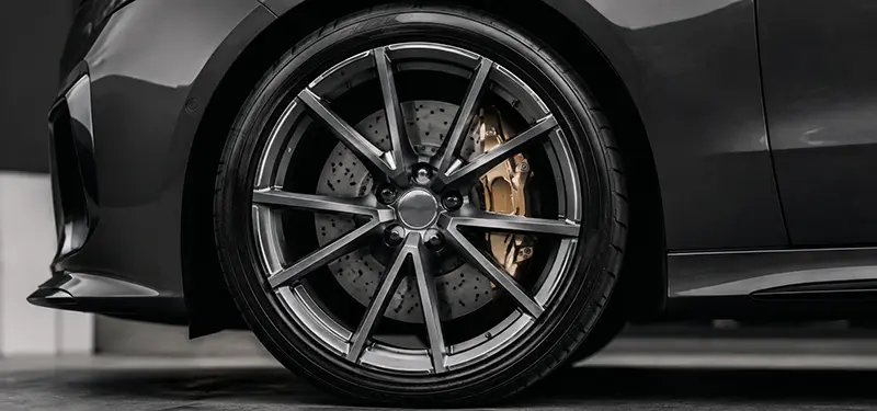 Lichtmetalen velg van een occasion